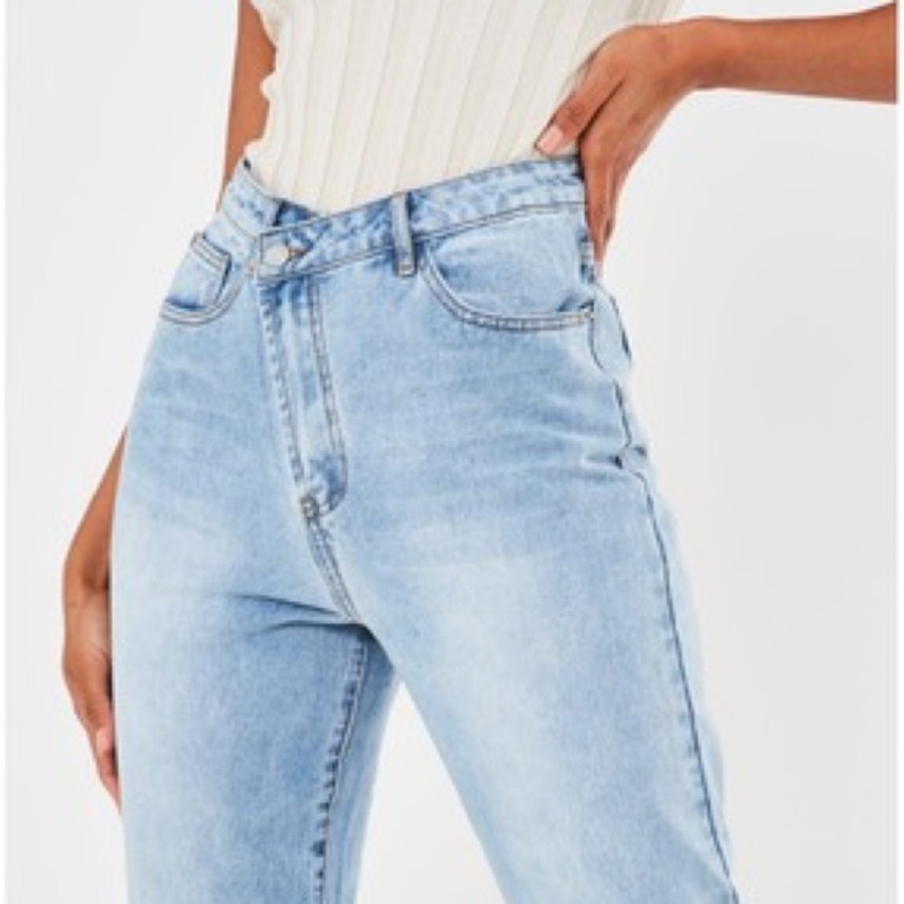 Missguided Riot High Rise Mom Jeans - Picture 2 of 5